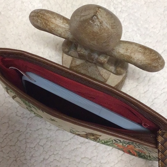 Wild Tiger Cat Wristlet Purse Floral Design - Picture 4 of 4